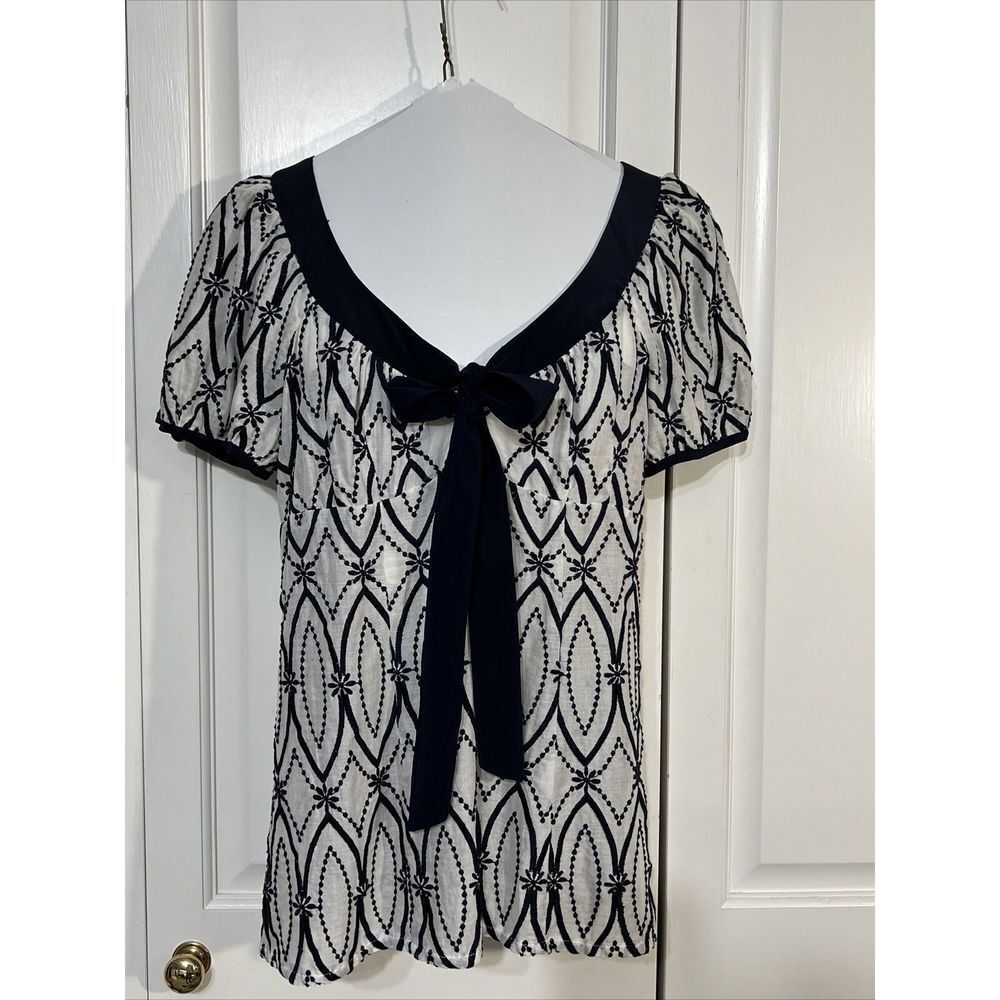 Nanette Lepore shortsleeve Top White & Navy Embroidered sz 2